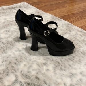 Ellie black shiny platform heels size 8, excellent condition, worn once